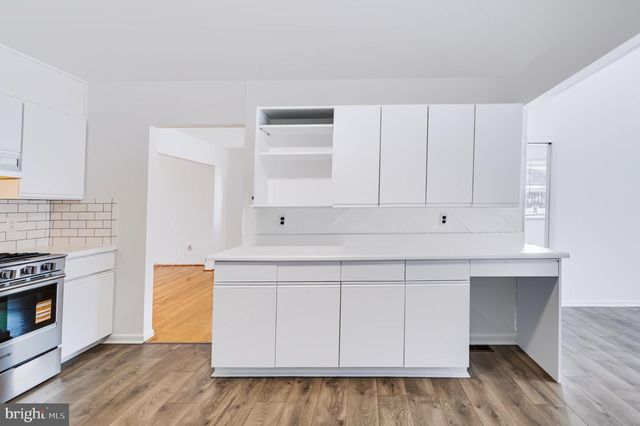 420 OAKLAND AVE, Bellmawr, NJ 08031