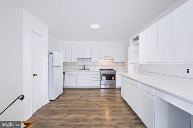 420 OAKLAND AVE, Bellmawr, NJ 08031