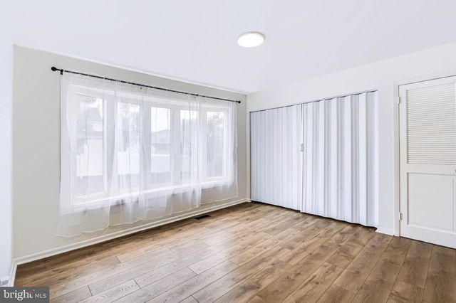 420 OAKLAND AVE, Bellmawr, NJ 08031