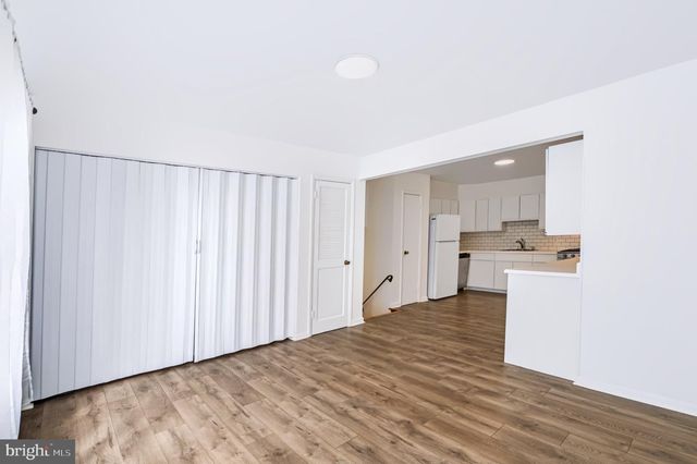 420 OAKLAND AVE, Bellmawr, NJ 08031