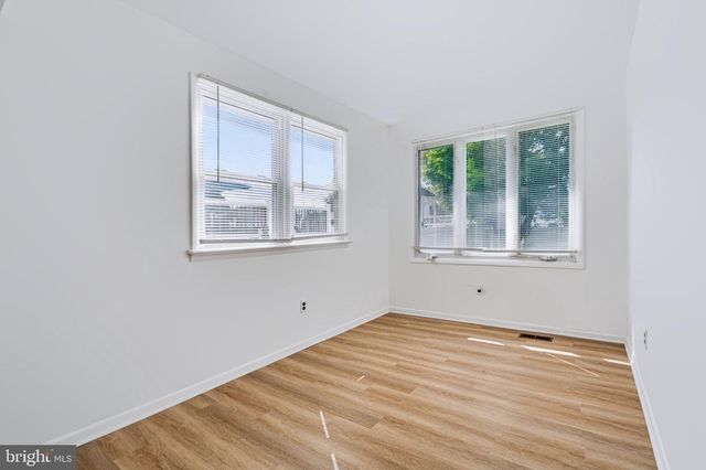 420 OAKLAND AVE, Bellmawr, NJ 08031