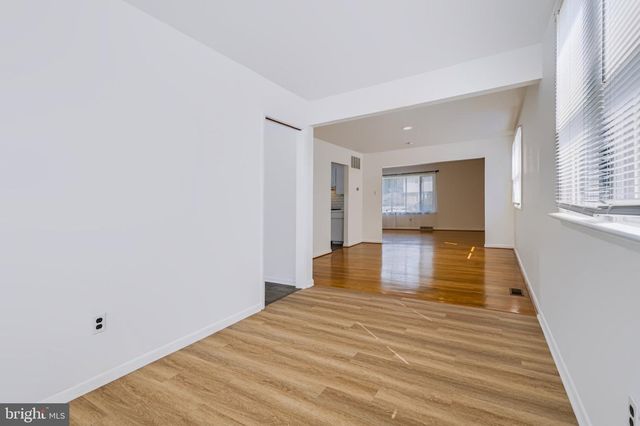420 OAKLAND AVE, Bellmawr, NJ 08031