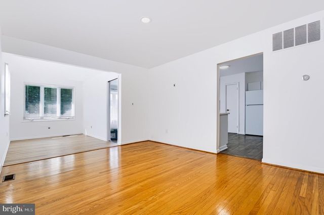 420 OAKLAND AVE, Bellmawr, NJ 08031