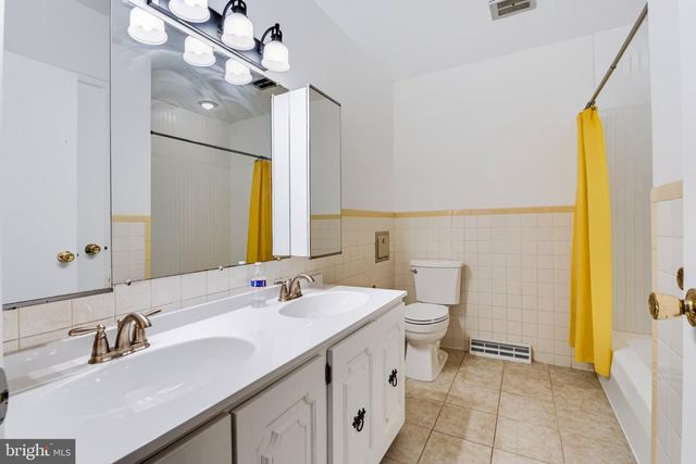420 OAKLAND AVE, Bellmawr, NJ 08031