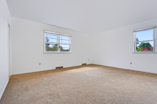 420 OAKLAND AVE, Bellmawr, NJ 08031