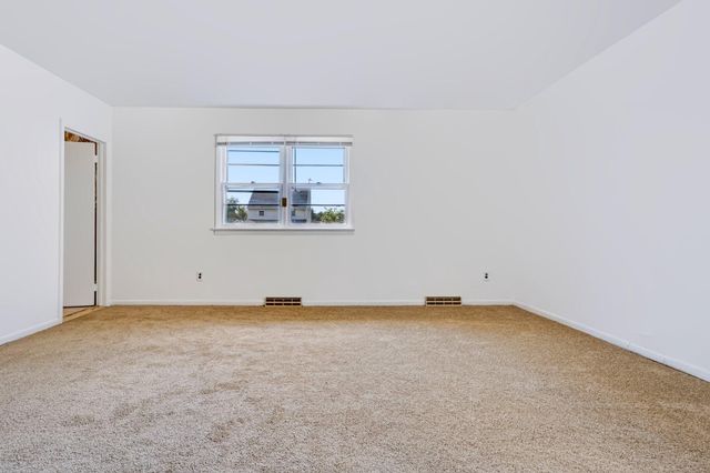 420 OAKLAND AVE, Bellmawr, NJ 08031