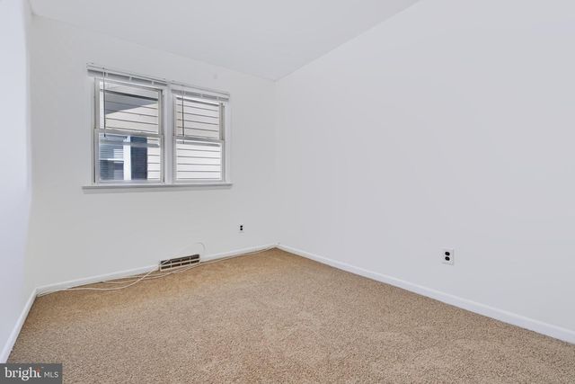 420 OAKLAND AVE, Bellmawr, NJ 08031