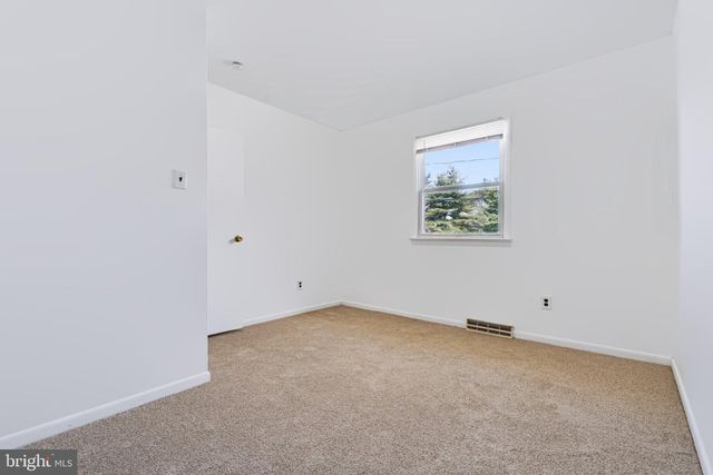 420 OAKLAND AVE, Bellmawr, NJ 08031