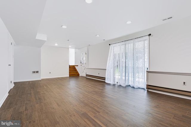 420 OAKLAND AVE, Bellmawr, NJ 08031