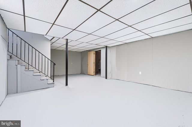 420 OAKLAND AVE, Bellmawr, NJ 08031