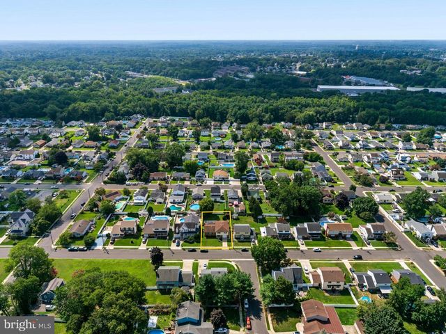 420 OAKLAND AVE, Bellmawr, NJ 08031
