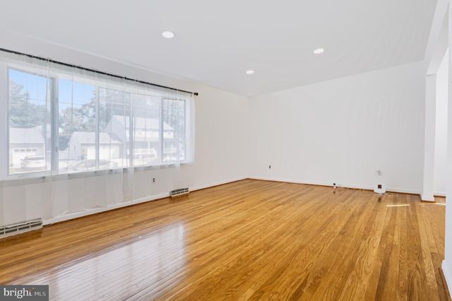 420 OAKLAND AVE, Bellmawr, NJ 08031