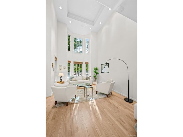 6 S Madison St, Denver, CO 80209