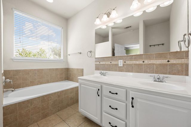 10210 Twin Lake LOOP, Dripping Springs, TX 78620