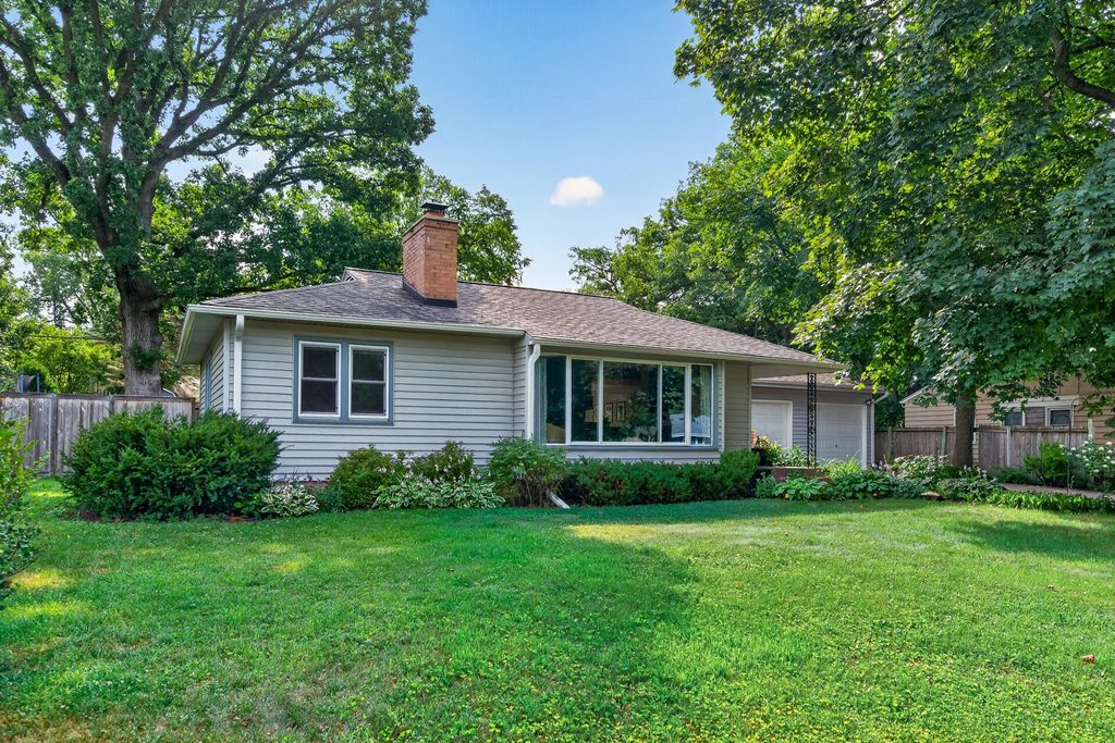 3340 Noble Avenue N, Golden Valley, MN 55422