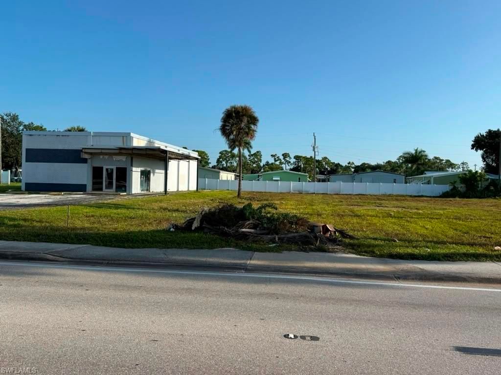 98 Pondella RD, NORTH FORT MYERS, FL 33903 — photo 3