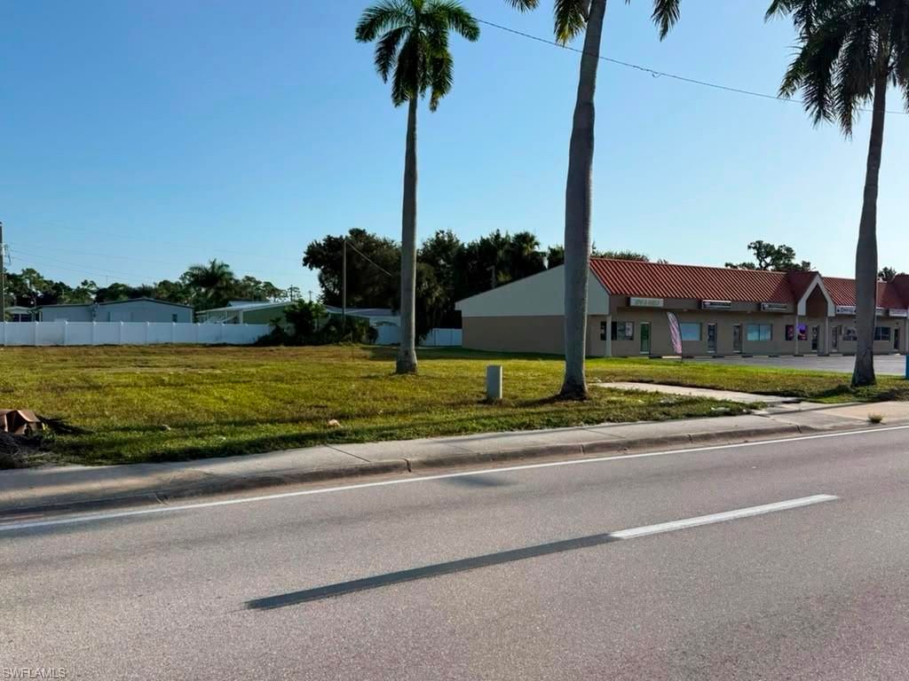 98 Pondella RD, NORTH FORT MYERS, FL 33903 — photo 4