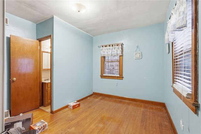 323 Hillside Ave, Ellwood City, PA 16117