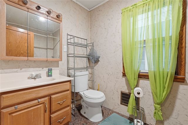 323 Hillside Ave, Ellwood City, PA 16117