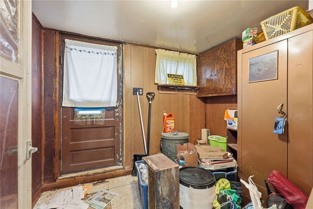 323 Hillside Ave, Ellwood City, PA 16117