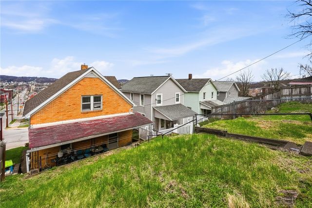 323 Hillside Ave, Ellwood City, PA 16117
