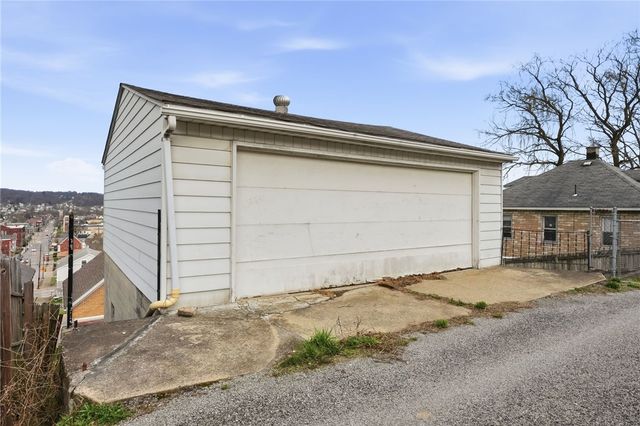 323 Hillside Ave, Ellwood City, PA 16117