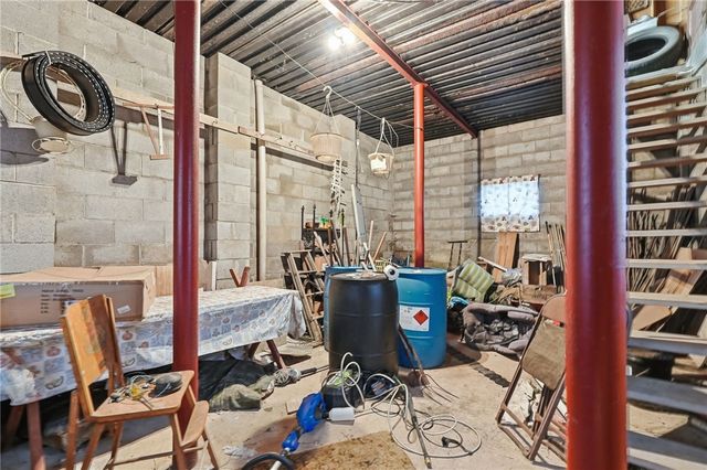 323 Hillside Ave, Ellwood City, PA 16117