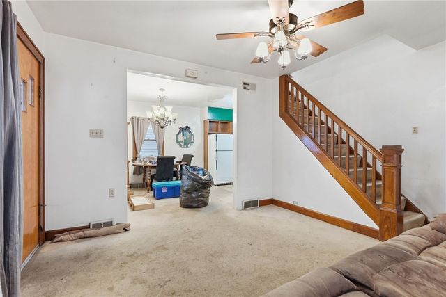 323 Hillside Ave, Ellwood City, PA 16117