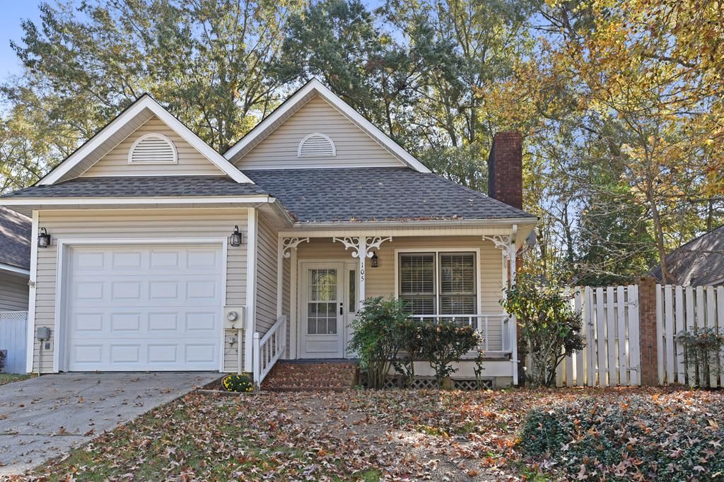 105 Woodcreek, Dothan, AL 36301