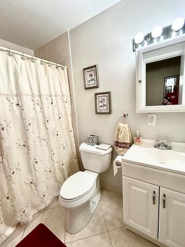 2711 SW 13th Street B, Delray Beach, FL 33445