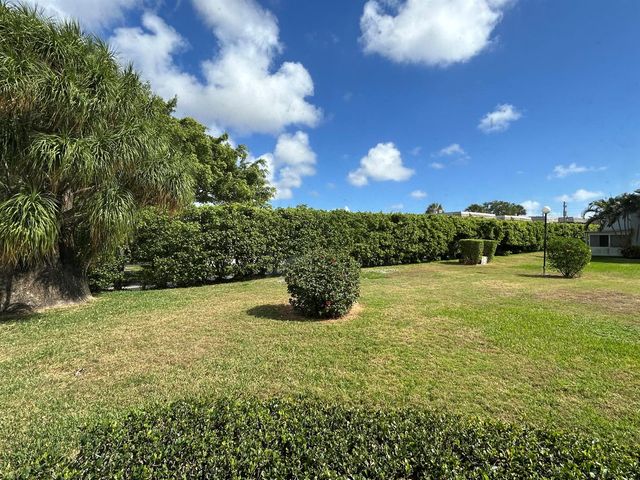 2711 SW 13th Street B, Delray Beach, FL 33445