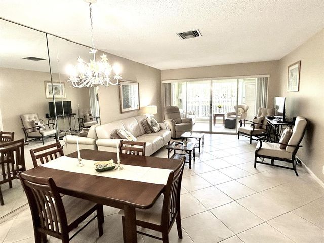2711 SW 13th Street B, Delray Beach, FL 33445