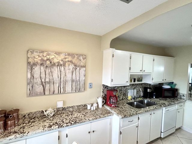 2711 SW 13th Street B, Delray Beach, FL 33445