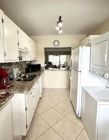 2711 SW 13th Street B, Delray Beach, FL 33445