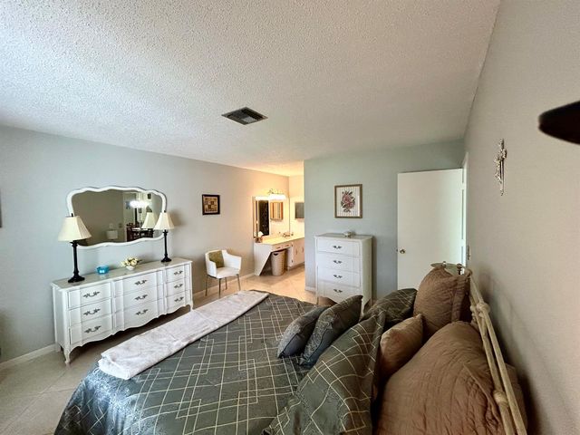 2711 SW 13th Street B, Delray Beach, FL 33445