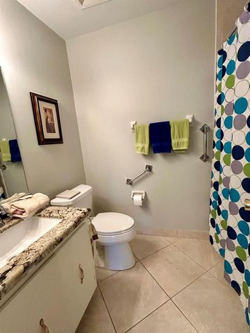 2711 SW 13th Street B, Delray Beach, FL 33445