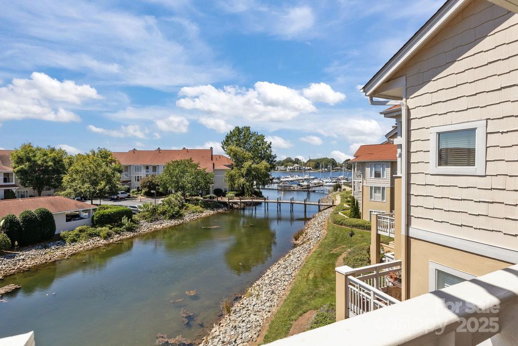 18009 Kings Point Drive I, Cornelius, NC 28031
