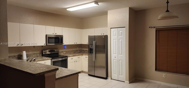 5201 NW 25th St, Lauderhill, FL 33313