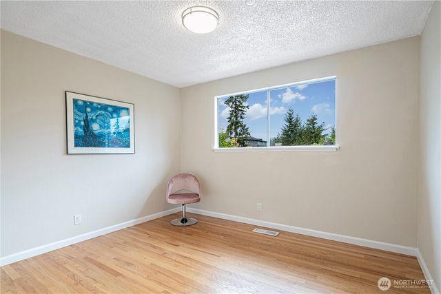 16515 N Linden Ave N, Shoreline, WA 98133