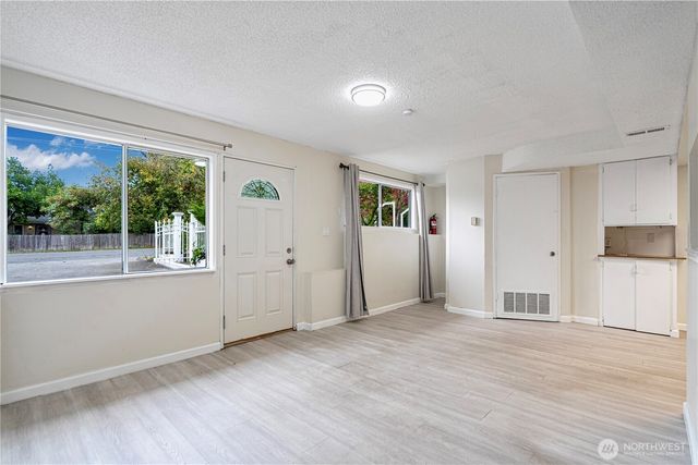 16515 N Linden Ave N, Shoreline, WA 98133