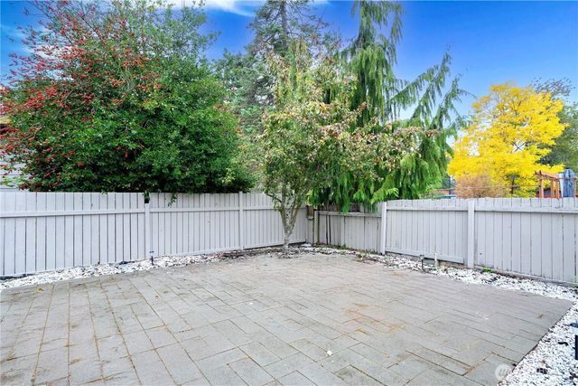 16515 N Linden Ave N, Shoreline, WA 98133