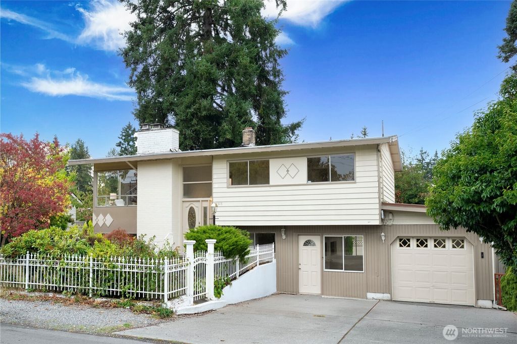 16515 N Linden Ave N, Shoreline, WA 98133