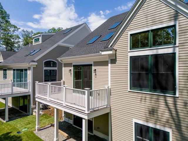 18 Talbot Lane 18, Reading, MA 01867