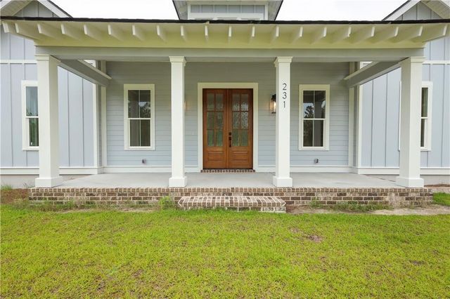 231 Salt Creek Way E, Brunswick, GA 31523