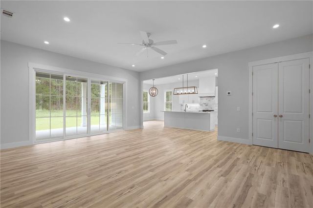 231 Salt Creek Way E, Brunswick, GA 31523