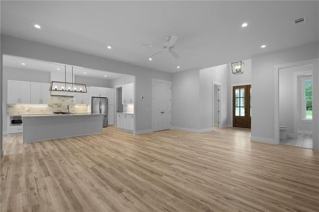 231 Salt Creek Way E, Brunswick, GA 31523