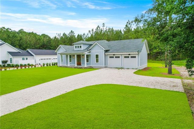 231 Salt Creek Way E, Brunswick, GA 31523