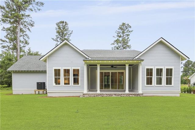 231 Salt Creek Way E, Brunswick, GA 31523