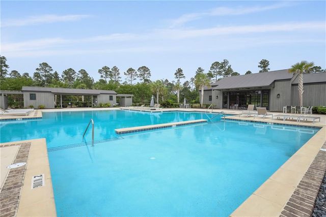 231 Salt Creek Way E, Brunswick, GA 31523