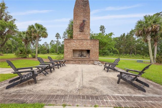 231 Salt Creek Way E, Brunswick, GA 31523